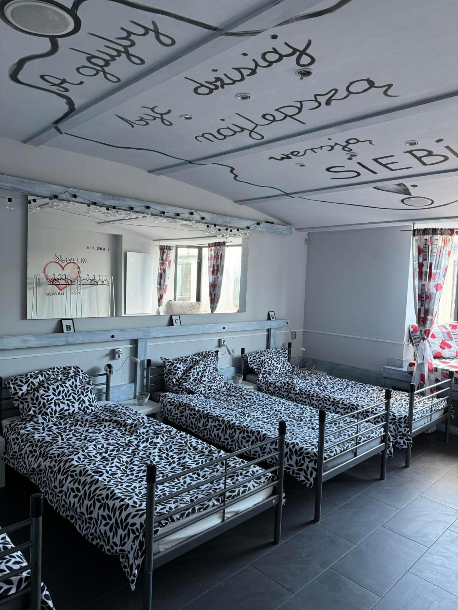 Good Vibes Hostel เชสโตฮอวา ภายนอก รูปภาพ